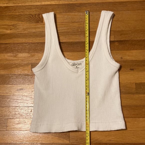 *last chance* The Post | Women’s white ribbed crop tank top - Picture 4 of 12